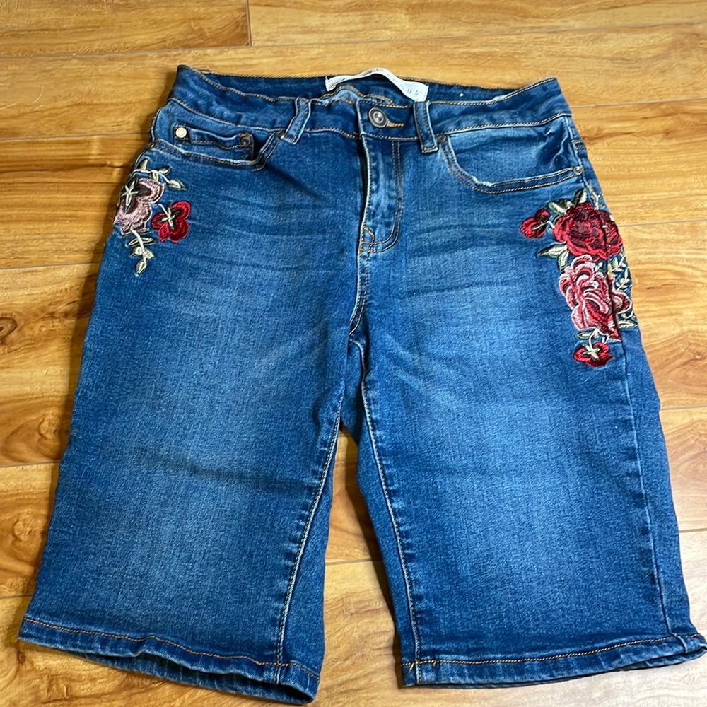Absolutely Famous Flower Embroidered Jean Shorts